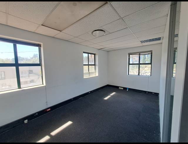281M² OFFICE TO LET IN HYDE PARK